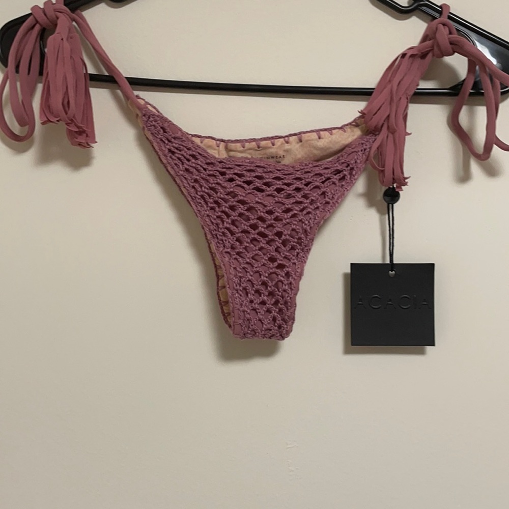 Acacia orchid bottom